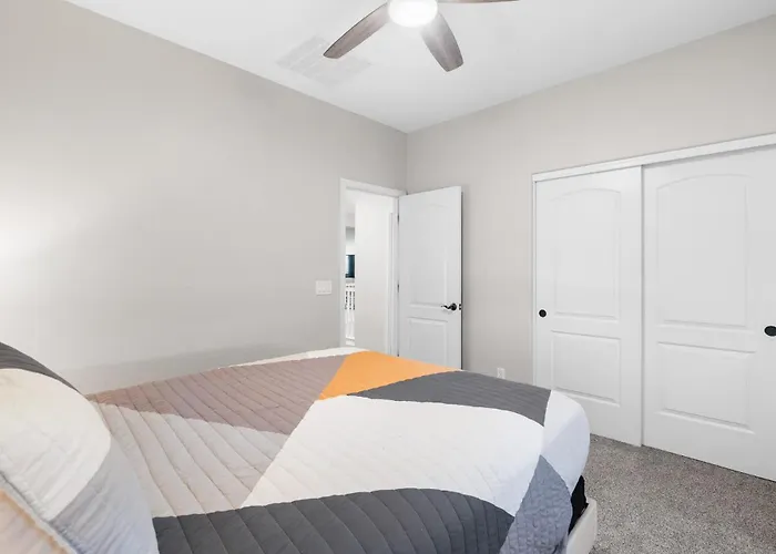 King Bed Pool Fire Pit Office Liberty