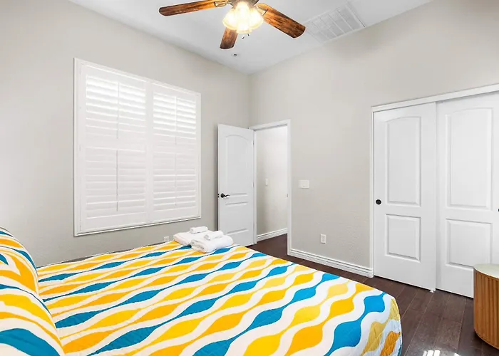 Holiday home King Bed Pool Fire Pit Office *