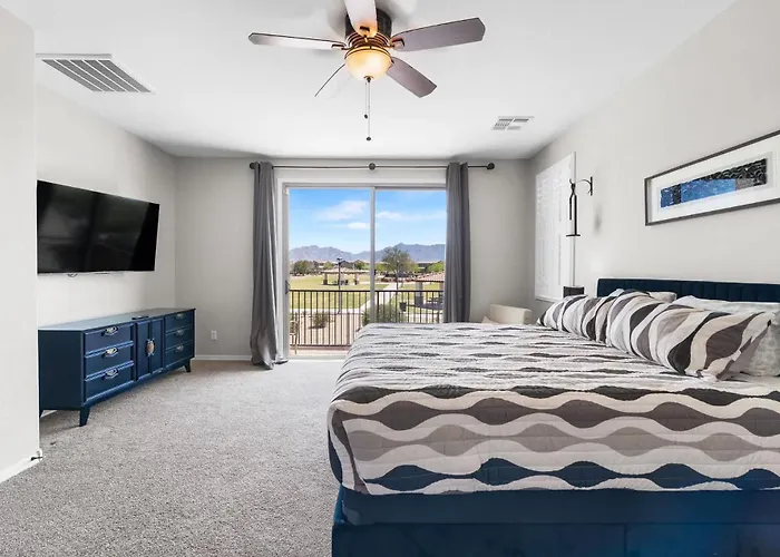King Bed Pool Fire Pit Office Holiday home