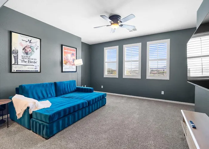King Bed Pool Fire Pit Office Holiday home