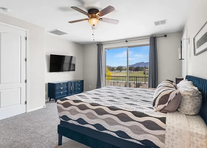 King Bed Pool Fire Pit Office Holiday home *